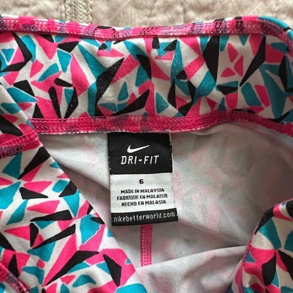 Girls Nike Leggins All Over Print Size 6 Great Condition - Picture 4 of 4